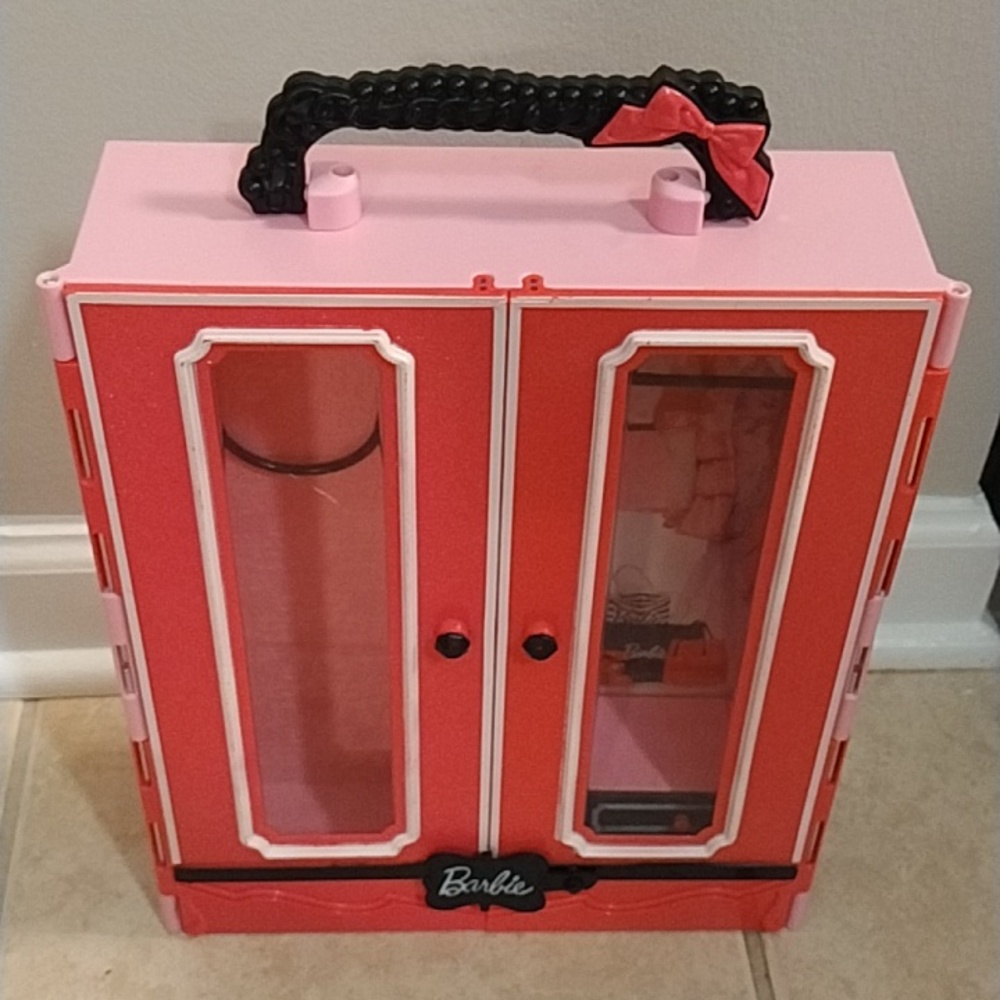 Barbie 2013 wardrobe closet